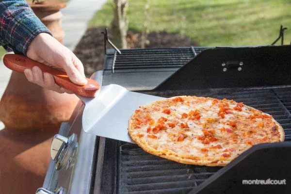 Pizzaspade i rostfritt stål med fällbart handtag i rosenträ Pizzaspade i rostfritt stål med fällbart handtag i rosenträ