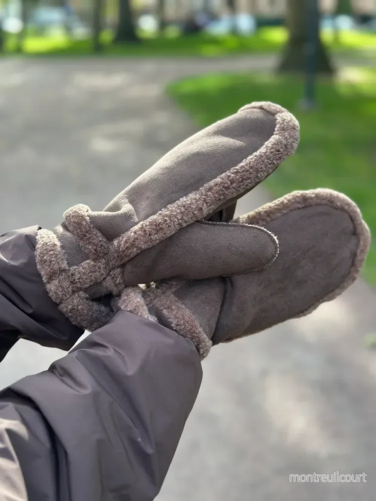 PIECES – ARLO MITTENS – COFFEE QUARTZ PIECES – ARLO MITTENS – COFFEE QUARTZ
