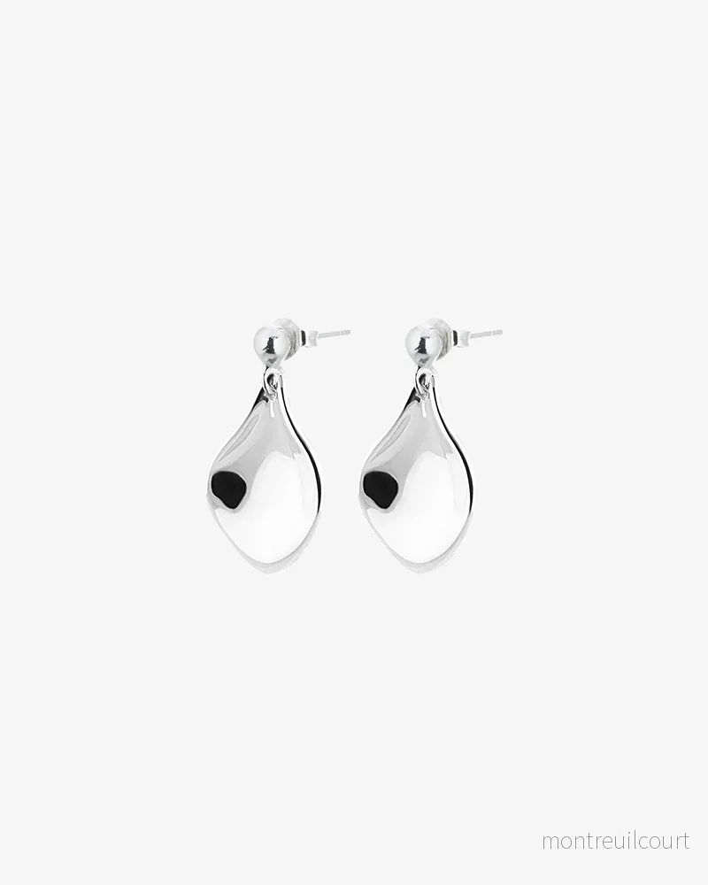 Gaias Grace studs