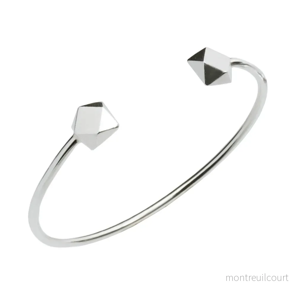 Camilla Mustikka Granat Stelt armband