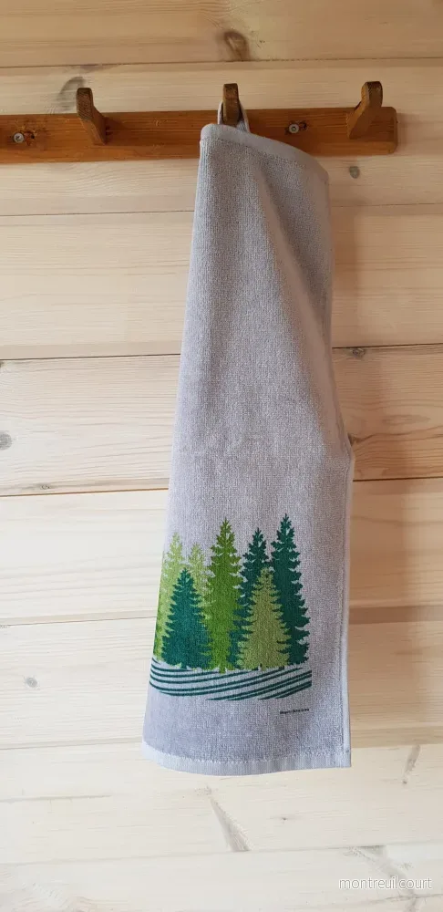 Handduk i frotté med skogsmotiv ca 30 x 50 cm 1 st