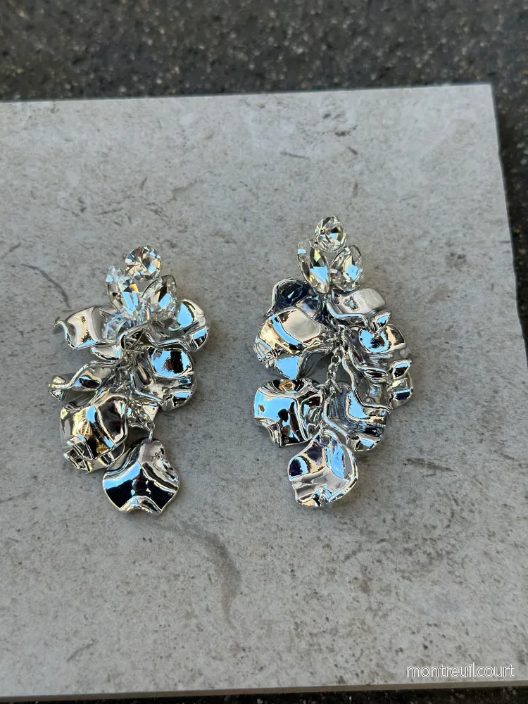 BOW19DETAILS – LEAF STONE EARRINGS – SILVER