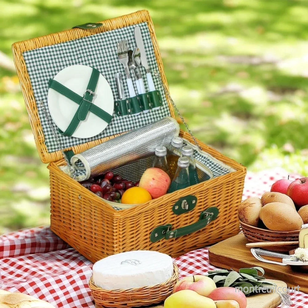 Vävd picknickkorg med tillbehör Vävd picknickkorg med tillbehör