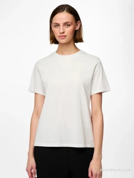 PIECES – RIA SS SOLID TEE – BRIGHT WHITE PIECES – RIA SS SOLID TEE – BRIGHT WHITE