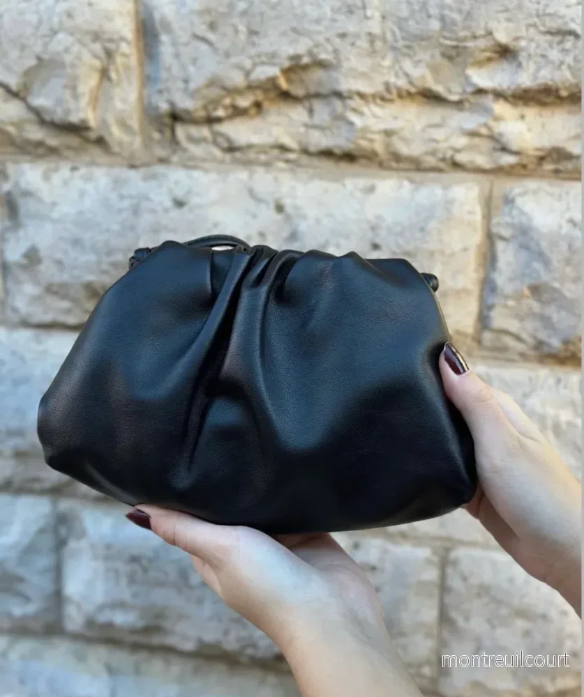 BOW19 DETAILS – DUMPLING BAG – BLACK