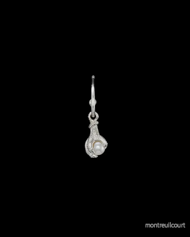 TINY CLAW PEARL EARRING