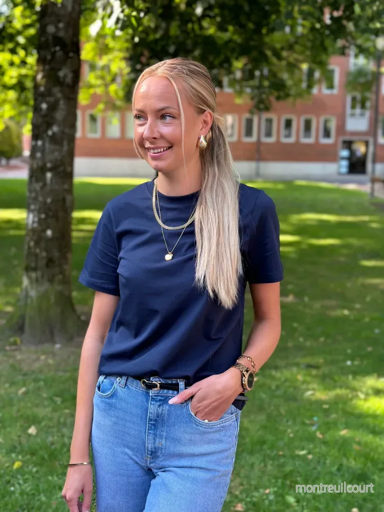 PIECES – RIA SS SOLID TEE – SKY CAPTAIN PIECES – RIA SS SOLID TEE – SKY CAPTAIN