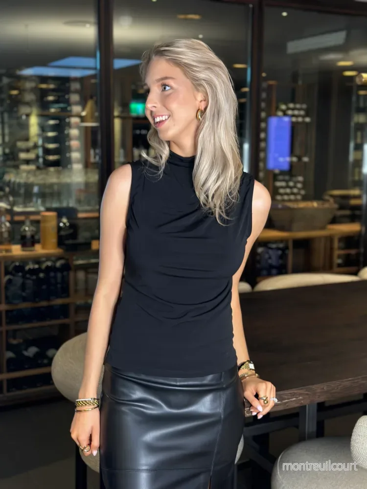 PIECES – MADISON SL DRAPED TOP – BLACK PIECES – MADISON SL DRAPED TOP – BLACK