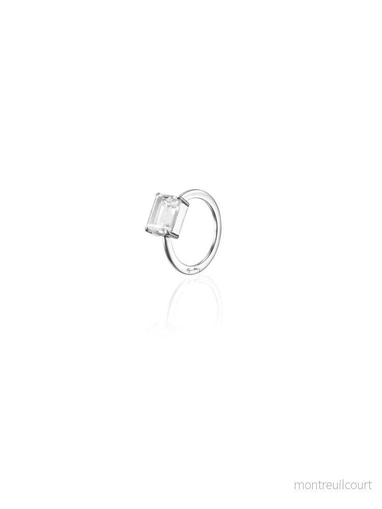 A Clear Dream Ring