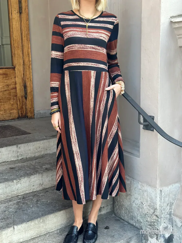 JÖRLEVIK - GEORGETT DRESS - BLACK/TERRACOTTA - Bild 3