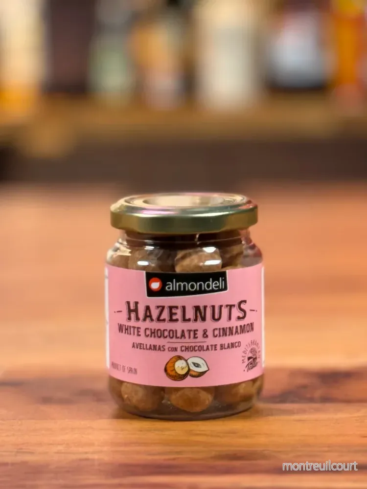 Rostade hasselnötter med vit choklad och kanel