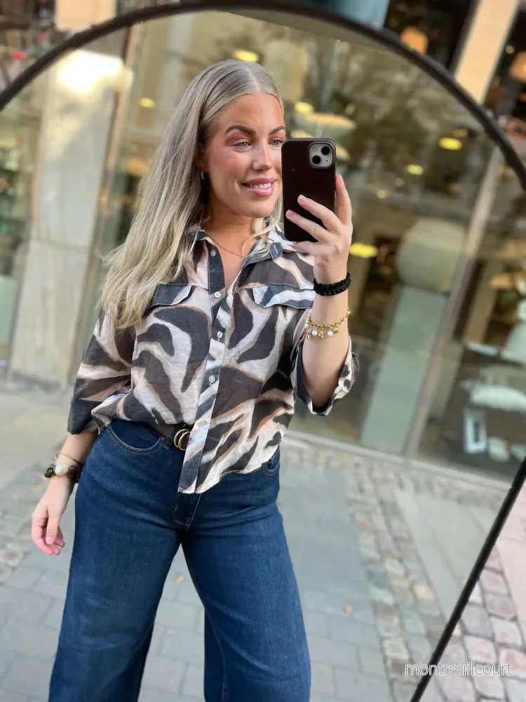 JÖRLEVIK – BLUS – BRUN/ZEBRA JÖRLEVIK – BLUS – BRUN/ZEBRA