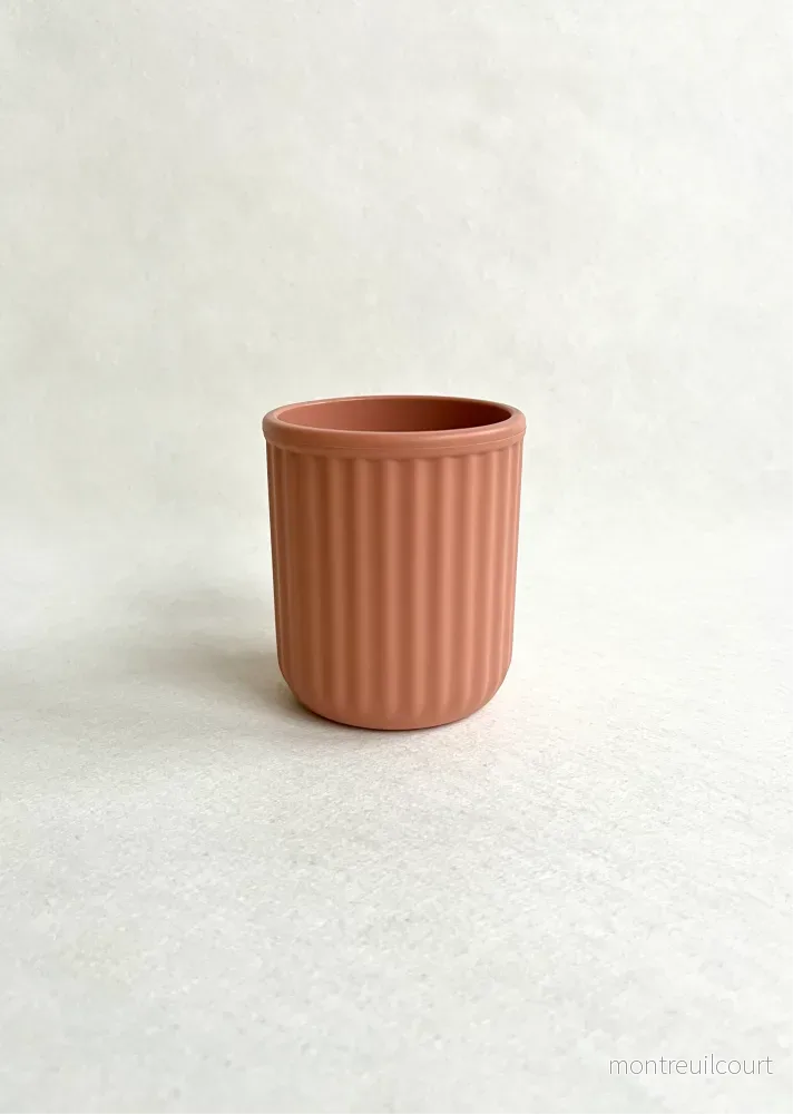 Barnmugg i silikon – Muted Coral Barnmugg i silikon – Muted Coral
