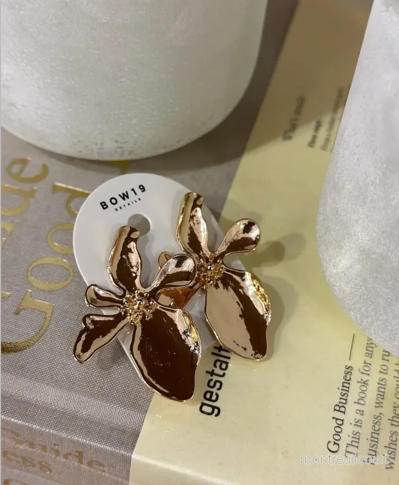BOW19 DETAILS – FLOWER GOLD EARRINGS