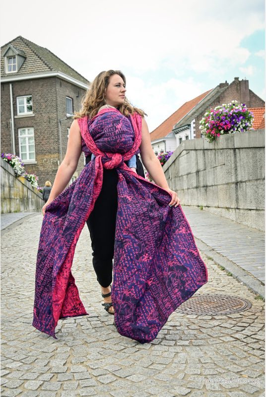 Yaro Ringsjal – Runes Trinity Fuchsia Navy Paper Kapok Yaro Ringsjal – Runes Trinity Fuchsia Navy Paper Kapok