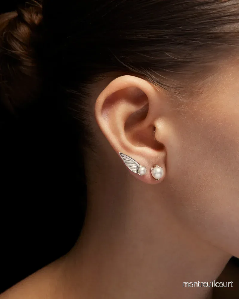 TINY CLAW PEARL EAR STUD - Bild 3
