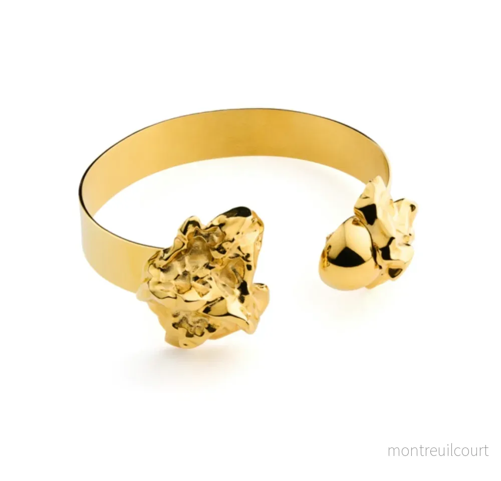 Halley Bangle
