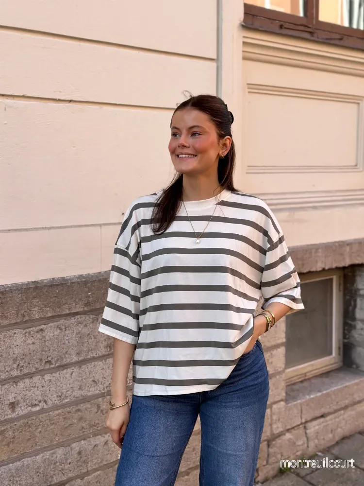 MARTA – SAGE T-SHIRT 8577 – OLIVE