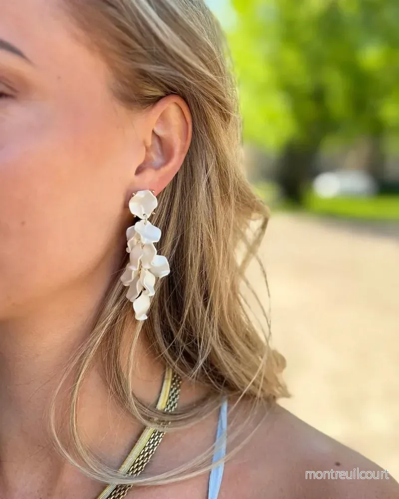 BOW19DETAILS – LEAF EARRINGS MINI – PEARL WHITE