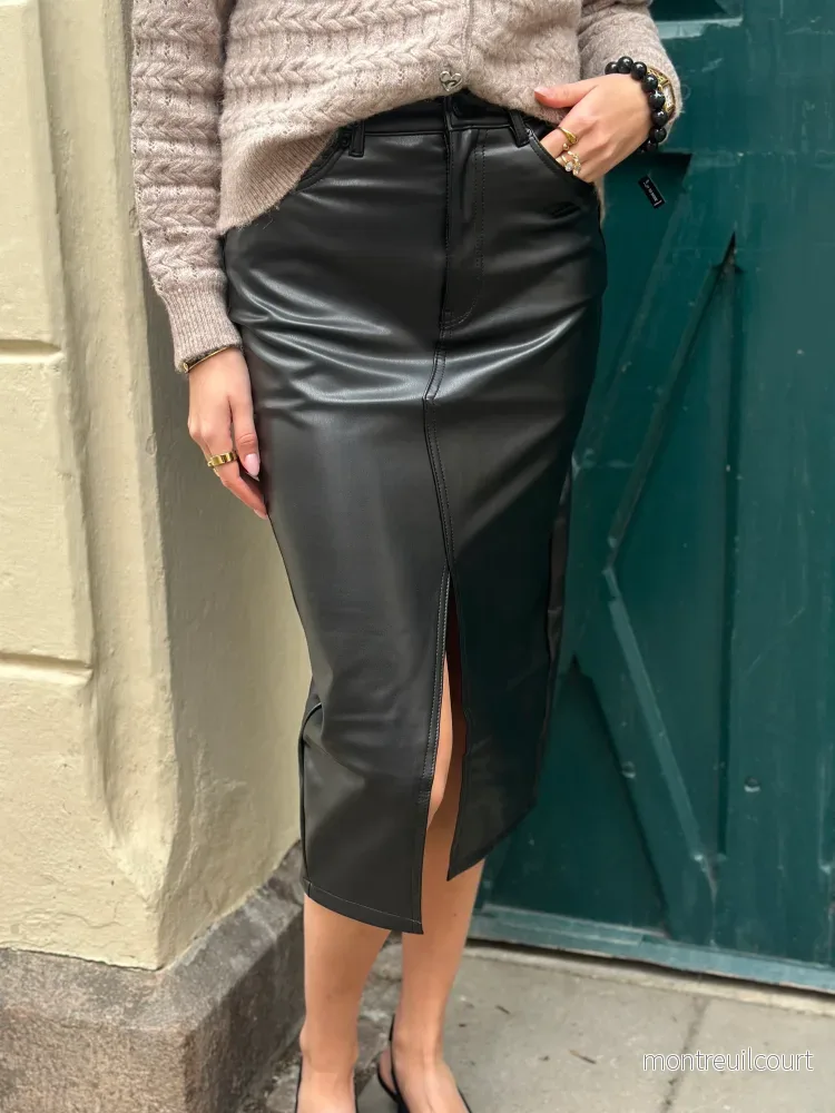 VERO MODA – VERI HR CALF PL SKIRT – BLACK VERO MODA – VERI HR CALF PL SKIRT – BLACK