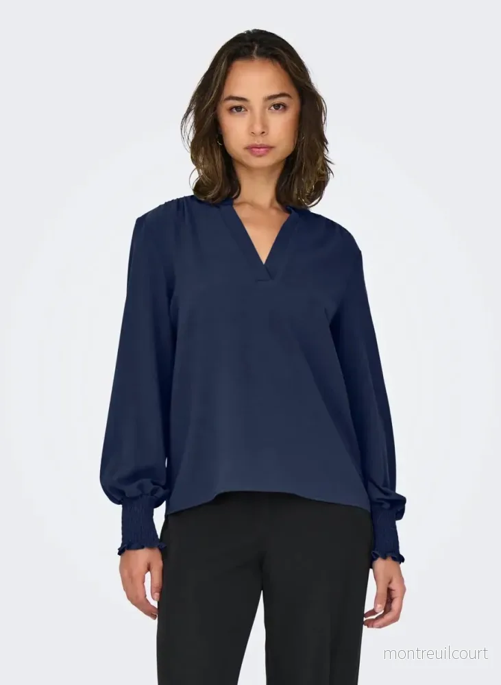 ONLY – METTE V-NECK LS SMOCK TOP – NAVAL ACADEMY ONLY – METTE V-NECK LS SMOCK TOP – NAVAL ACADEMY
