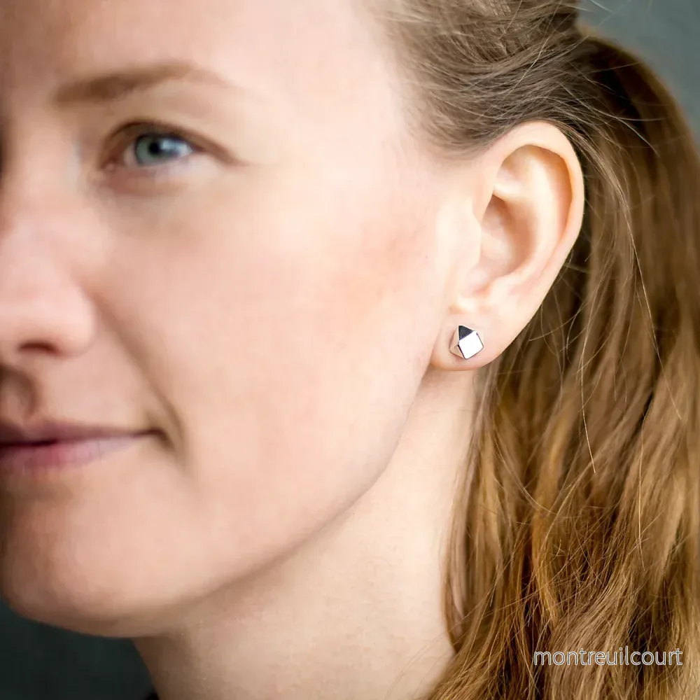 Camilla Mustikka Granat stiftörhängen mini - Bild 2