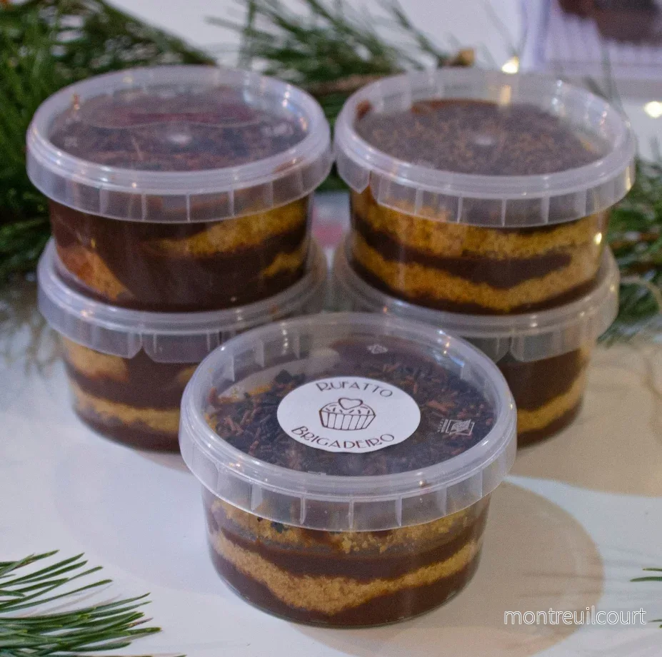 Bolo no Pote de Cenoura com Brigadeiro / Carrot Cake with Brigadeiro in a Jar Bolo no Pote de Cenoura com Brigadeiro / Carrot Cake with Brigadeiro in a Jar