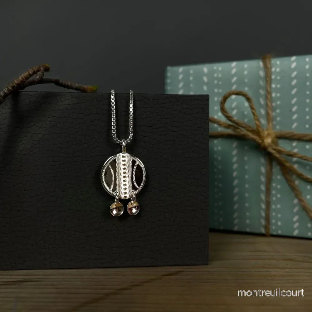 Erica Huuva halsband Fápmu | Styrka Erica Huuva halsband Fápmu | Styrka
