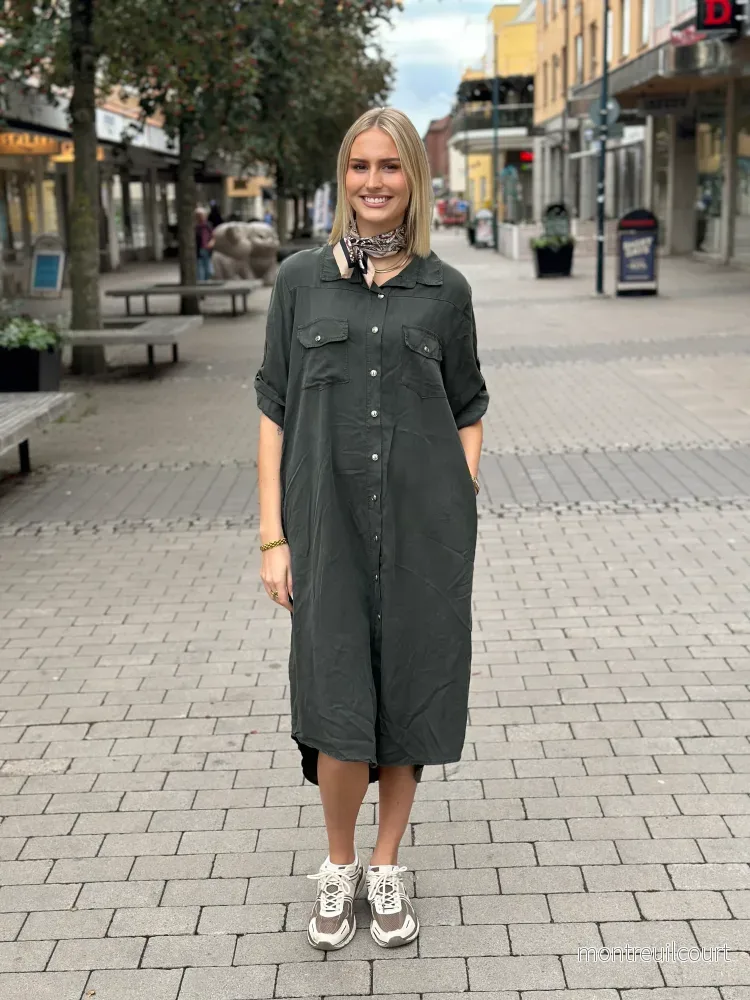 JÖRLEVIK – LYOCELL KLÄNNING – GRÖN JÖRLEVIK – LYOCELL KLÄNNING – GRÖN
