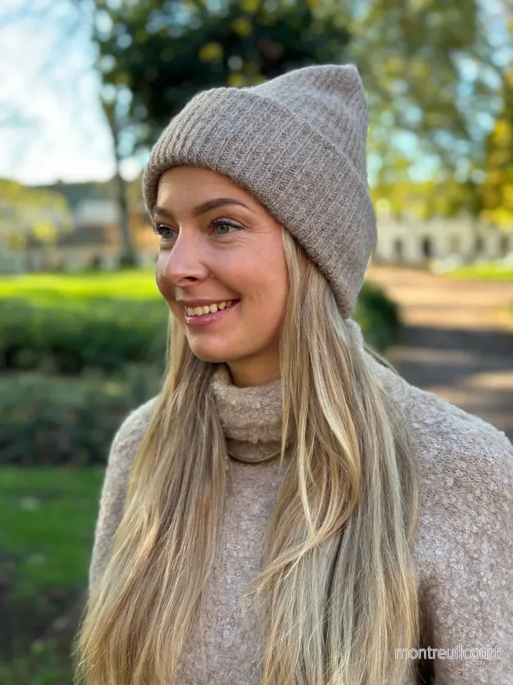 PIECES – BERA ALPACKA BLEND HOOD – SILVER MINK PIECES – BERA ALPACKA BLEND HOOD – SILVER MINK