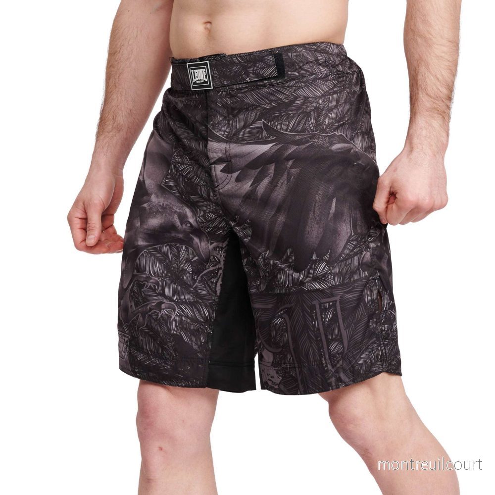 Leone 1947 MMA Shorts Raven Herr AB956 – Lätta & Slitstarka Shorts i FLAG-seriens Unika Design Leone 1947 MMA Shorts Raven Herr AB956 – Lätta & Slitstarka Shorts i FLAG-seriens Unika Design