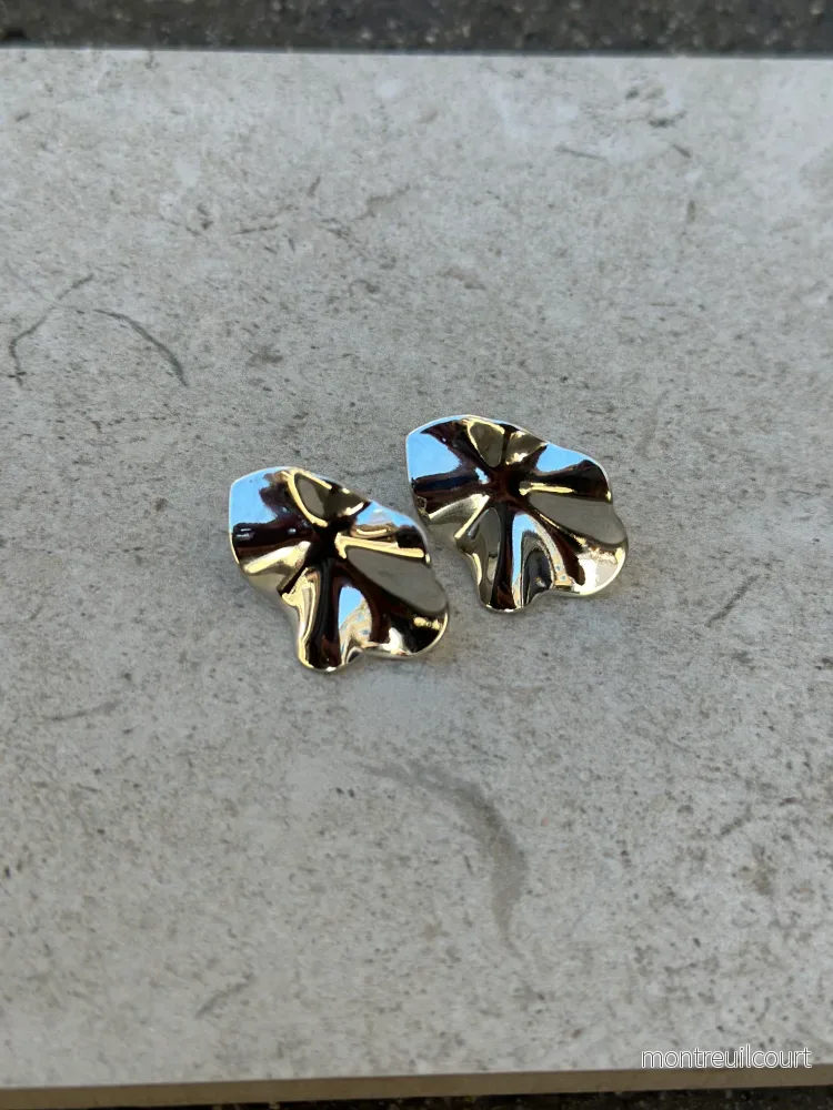 BOW19DETAILS – LIP EARRINGS SMALL – SILVER